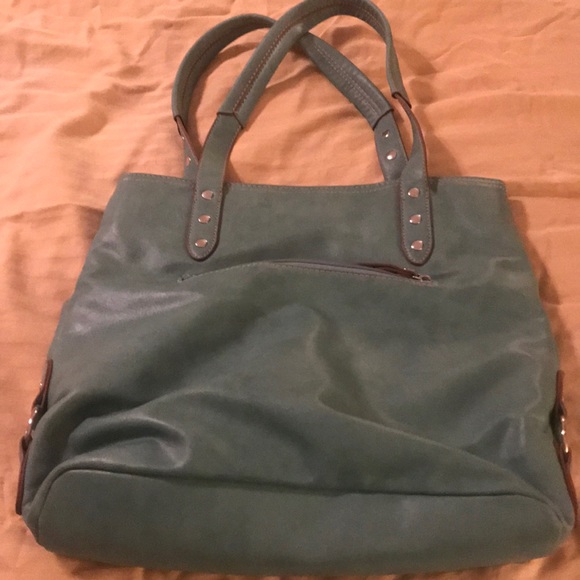 Green purse people want to know - Picture 2 of 2